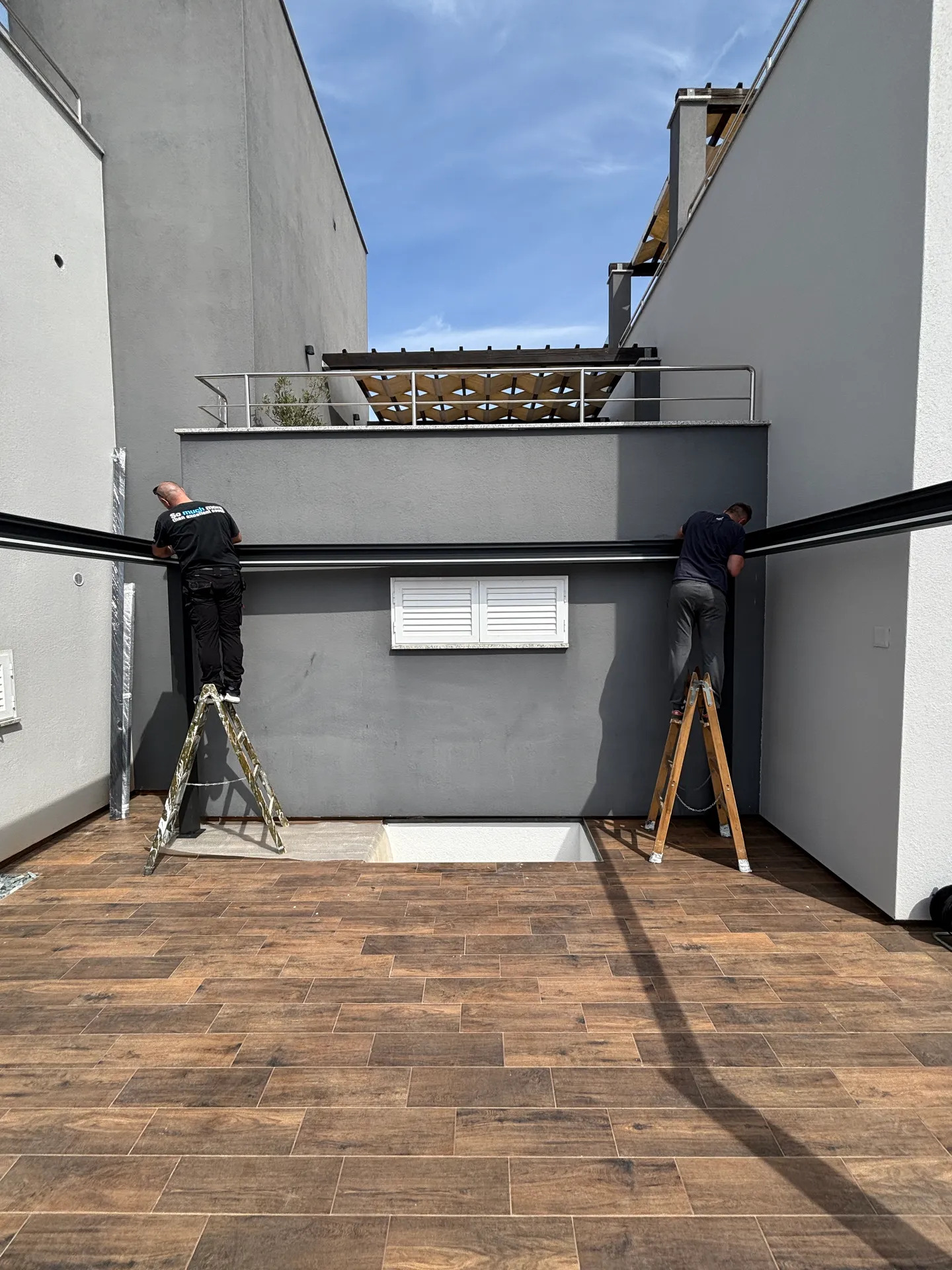 PergoMaxx pergola — instalacija u vrtnom okruženju