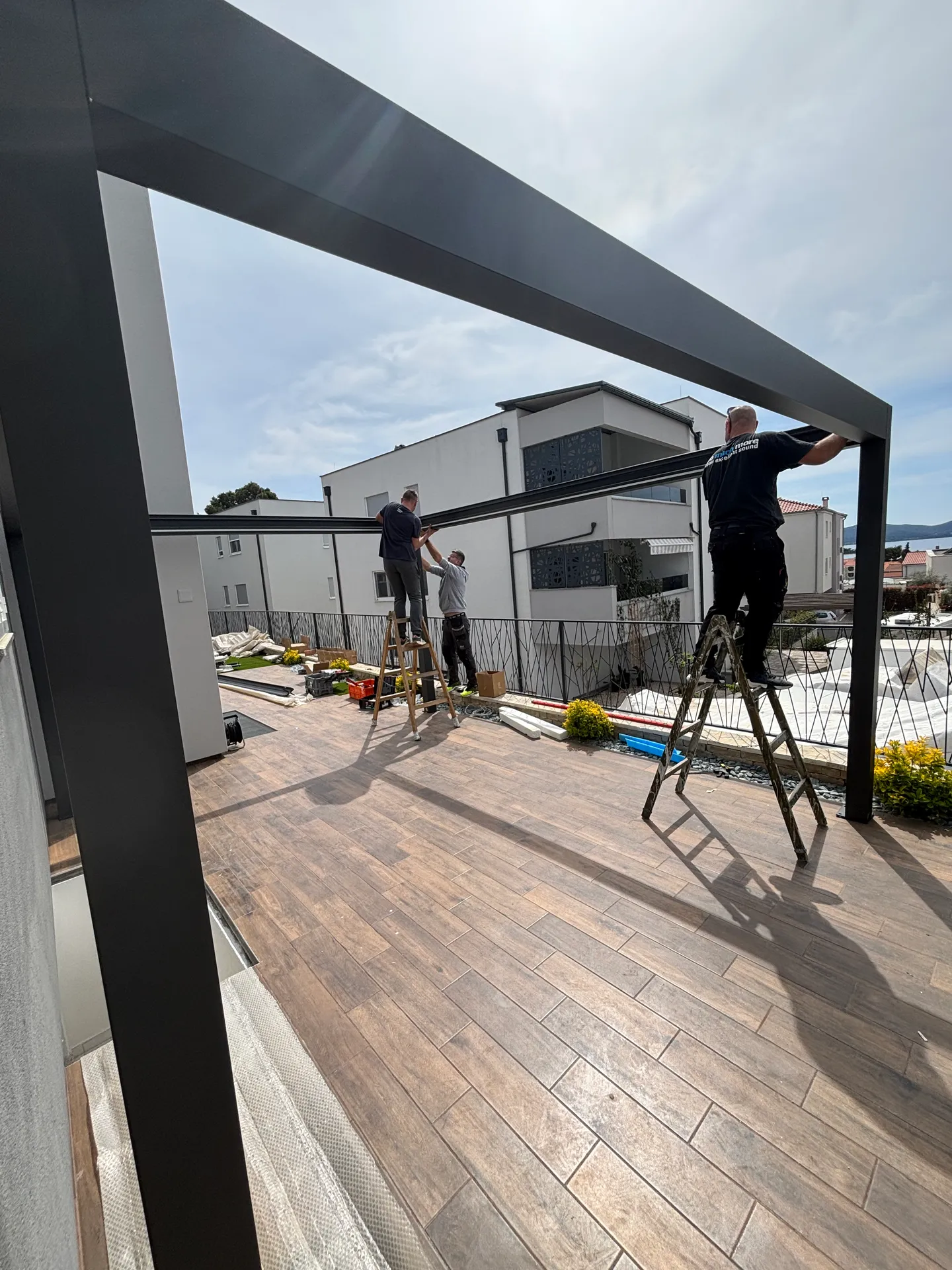 PergoMaxx pergola — pogled iz prostora ispod