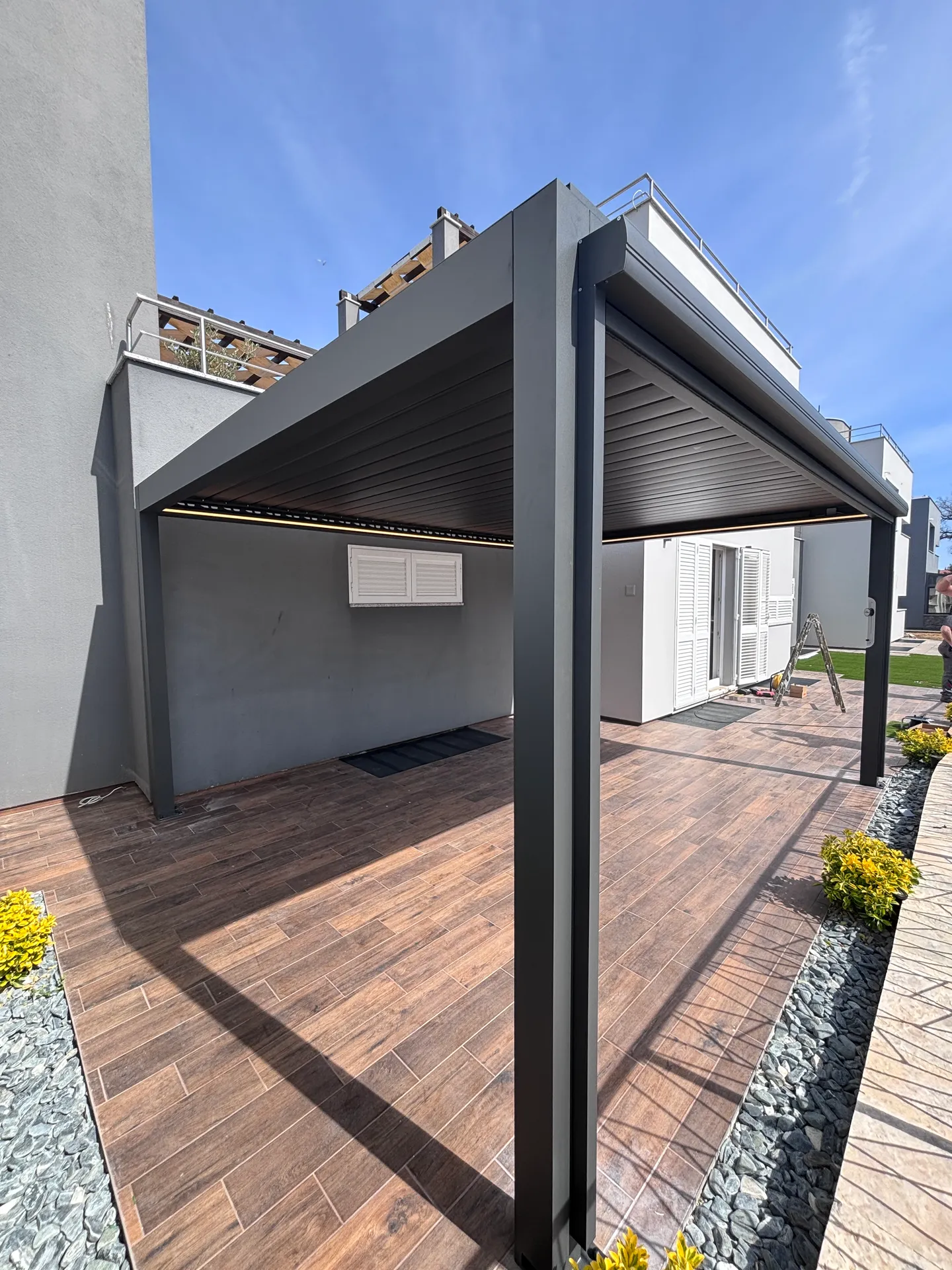 PergoMaxx pergola — širi prikaz vanjskog prostora